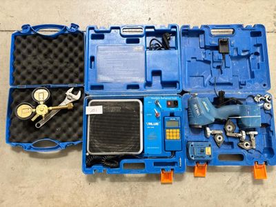 Un ensemble de 3 mallettes comprenant : un régulateur de pression pour