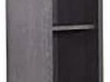 armoire grise à deux portes, surmontée d'une étagère