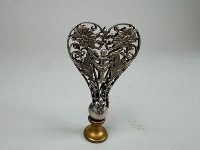 Sceau à cacheter probablement en argent repoussé à décor d'u… - Photo 1