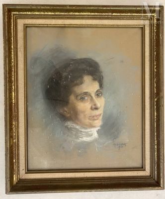 portrait d'une femme en robe blanche, dans un cadre doré