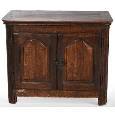 PETIT BUFFET BAS LOUIS XIII en chêne patiné à 2 portes moulu… - Photo 1