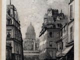 une vieille photo d'une rue avec des bâtiments et une église en arrière-plan
