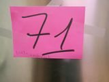 un post-it rose sur lequel est inscrit le chiffre 14