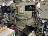 une photo d'une machine en train de travailler sur une feuille de papier