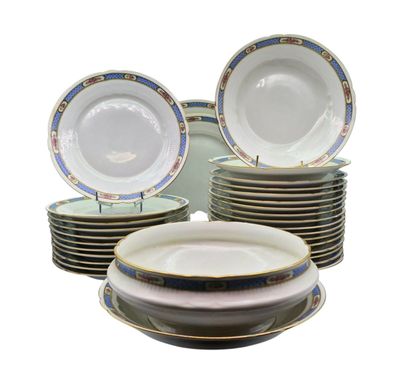 a lot of plates that are stacked on top of each other