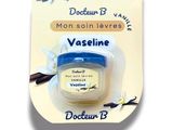 une photo d'un pot de crème sur lequel est représentée une gousse de vanille