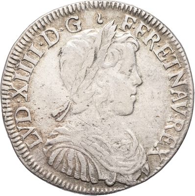une pièce d'argent portant une tête de femme