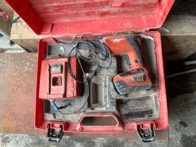 Visseuse à placo-plâtre, de marque HILTI, modèle SD5000.