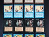 beaucoup de cartes sur la table