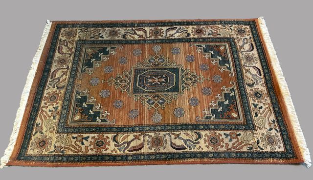 Tapis d’orient. 176 x 120 cm. À nettoyer