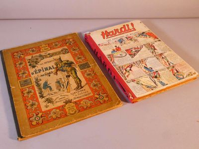 deux livres posés sur une table