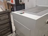 a machine that is sitting on the floor in a room