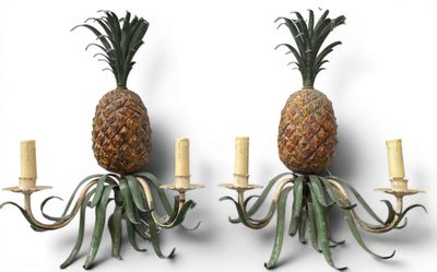 paire d'appliques murales en forme d'ananas, dans le style de Louis Vugne