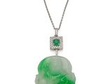 un pendentif en jade vert et diamants représentant un visage de Bouddha