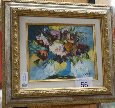 une peinture de fleurs dans un vase bleu sur une table