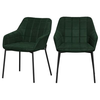 une paire de fauteuils en velours vert avec des pieds en métal noir