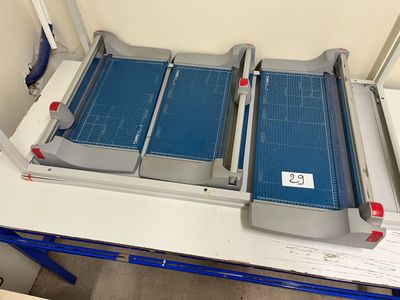 3 massicots DAHLE 442 et 1 massicot DAHLE 444 - Photo 1