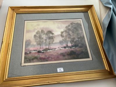 une photo d'un tableau représentant un paysage, dans un cadre doré