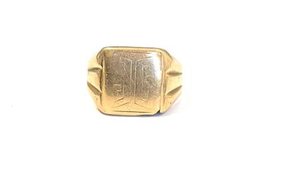 an image of a gold ring with a stone in the middle of it