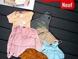 une photo montrant un tas de vêtements posés sur une table