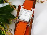 a watch that is sitting on top of a leather strap