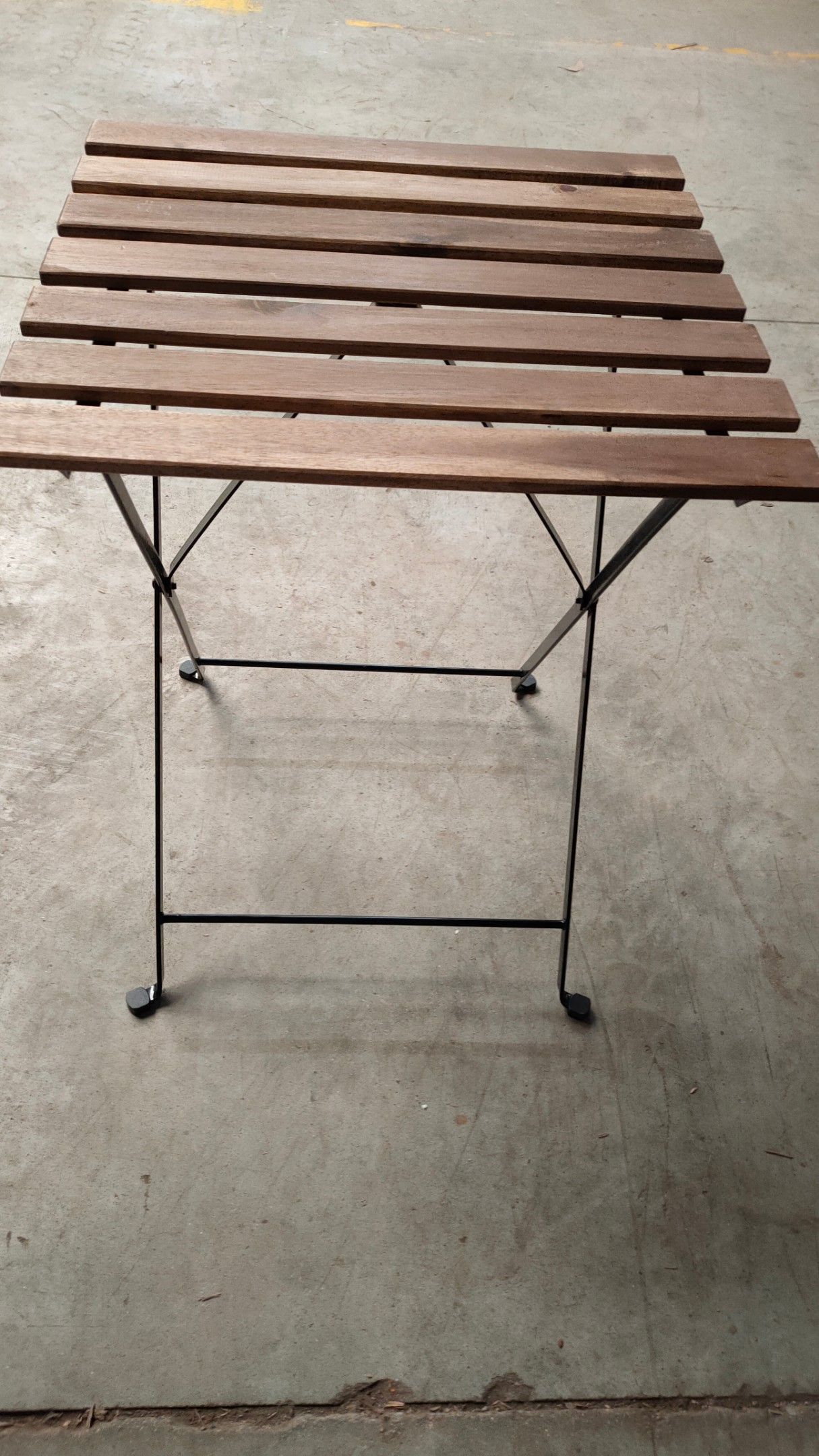 1 lot de 9 tables d'appoint Prix constaté : 19,99€