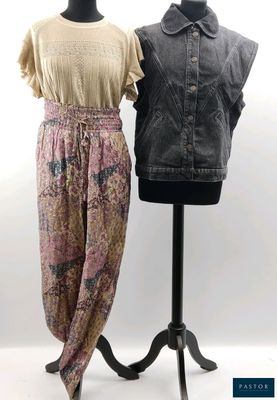 two mannequins are standing next to each other on a mannequin stand