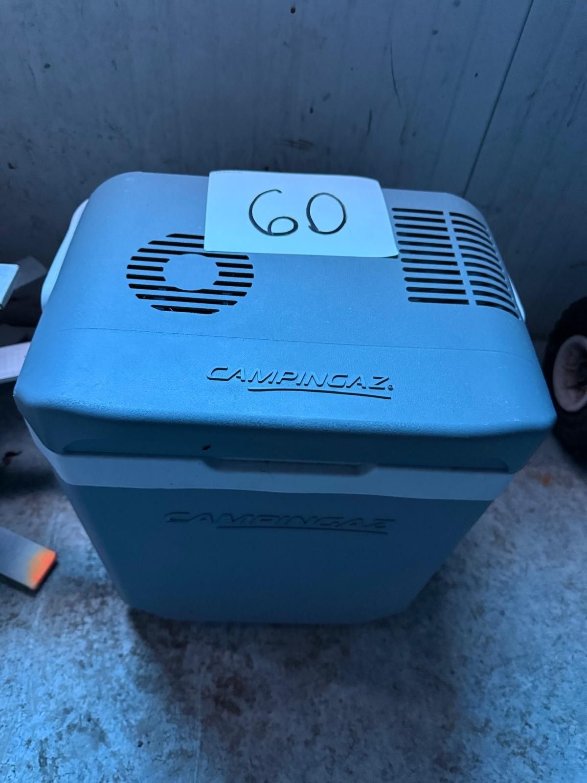 Glacière camping gaz de voiture + fil allume cigare
