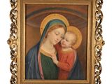 une peinture représentant une femme tenant un enfant dans ses bras