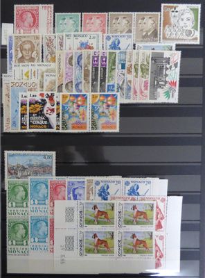 Monaco : Collection dans 1 classeur bleu +/- 325 exemplaires…