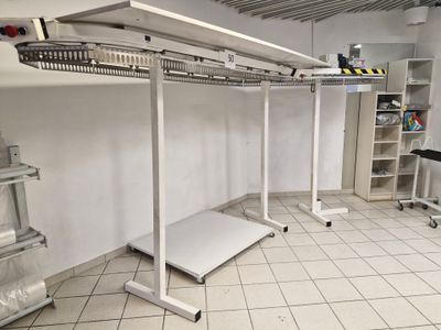 une pièce qui contient beaucoup de matériel