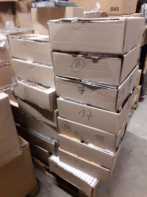 Lot de plus de 220 jeux tous support neuf sous blister envir…