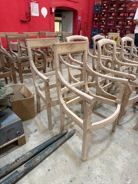 Paire de bâtis de fauteuils en bois naturel, sans garniture,…
