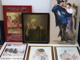 trois photos encadrées représentant un homme et une femme, posées sur une table