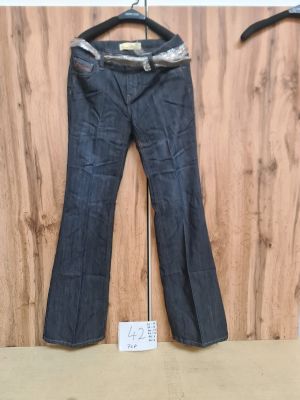 Lot de 72 pantalons femme en denim ? Coupe vase avec ceint…