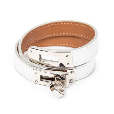 HERMES - BRACELET modèle "Mini Kelly double tour" en cuir Ep…