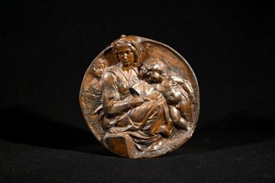 une image représentant une médaille de bronze sur laquelle figurent une femme et un enfant