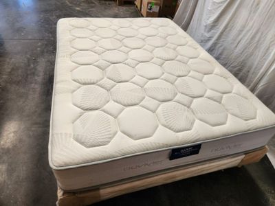 the mattress is sitting on a pallet in the warehouse