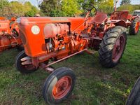 Tracteur agricole VENDEUVRE. Modèle MD 500 .