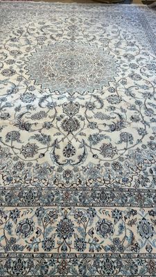 Tapis Iran Nain laine et soie 350 X250