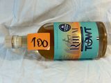 une bouteille d'alcool avec une étiquette de prix dessus