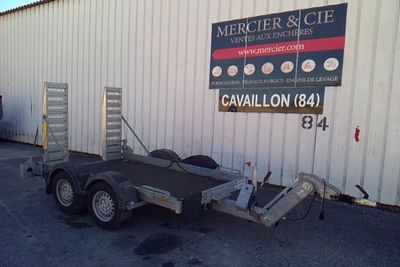 an image of a trailer parked in front of a building