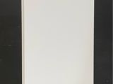 image d'un petit réfrigérateur blanc dans une pièce