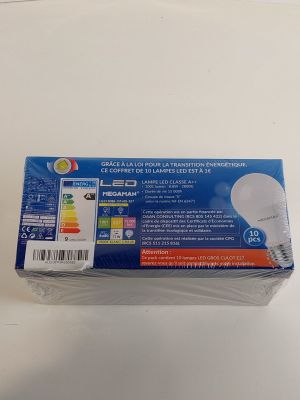 une photo d'une boîte d'ampoules posée sur une table