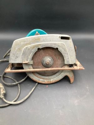 a small circular saw with a blue handle on a table