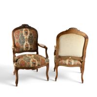 Paire de fauteuils à dossier dit "à la reine" en bois moulur… (photo 3)