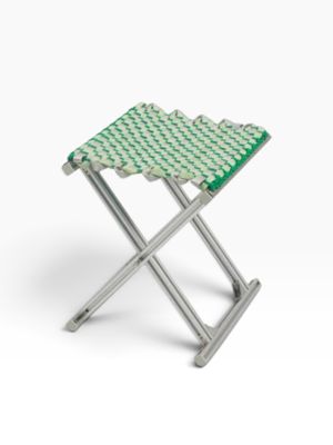une image représentant un petit tabouret vert et blanc sur fond blanc