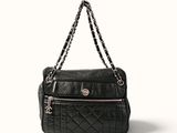 sac à main en cuir matelassé noir, avec une bandoulière à chaîne et une bandoulière d'épaule