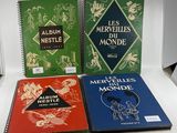 trois livres sont posés les uns à côté des autres sur une surface blanche