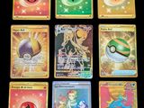 Les cartes sont toutes de couleurs différentes et présentent des motifs variés.